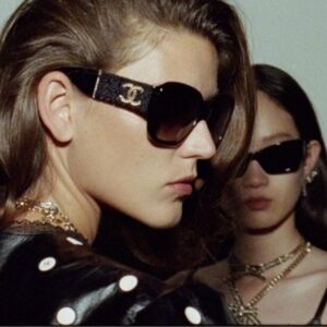 CHANEL Sunglasses With Rhinestone Large CC Logo Case Provided. AUTHENTIC .